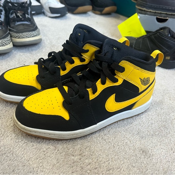 Jordan 1s youth sz 3 - Picture 4 of 6